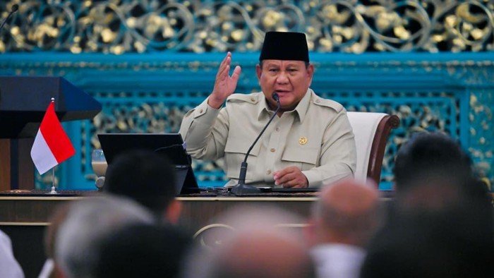 presiden-prabowo-subianto-saat-memberikan-taklimat-di-depan-para-pimpinan-kamar-dagang-dan-industri-indonesia-kadin-di-istana--1785493704351_169