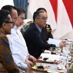 Presiden-Prabowo-Perkuat-Industri-Tekstil-Lindungi-Jutaan-Pekerja-dan-Produk-Dalam-Negeri-1024x683